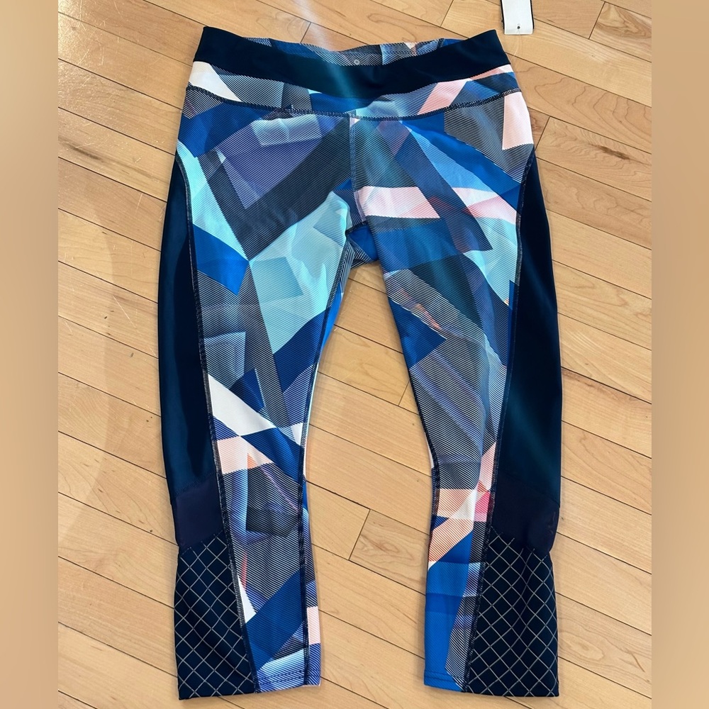 Athleta crop geometrical yoga leggings tights medium like new